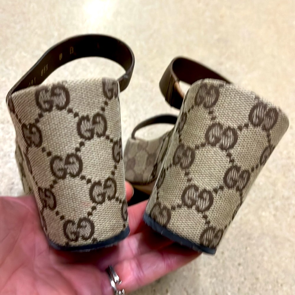 Collectible Gucci monogram platform sandals. - Picture 4 of 7